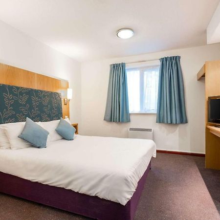Comfort Inn Manchester North ميدلتون المظهر الخارجي الصورة