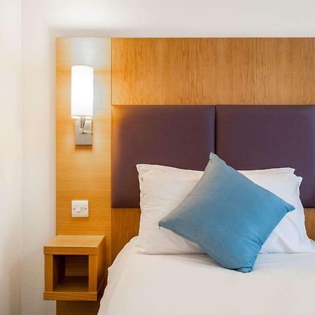 Comfort Inn Manchester North ميدلتون المظهر الخارجي الصورة