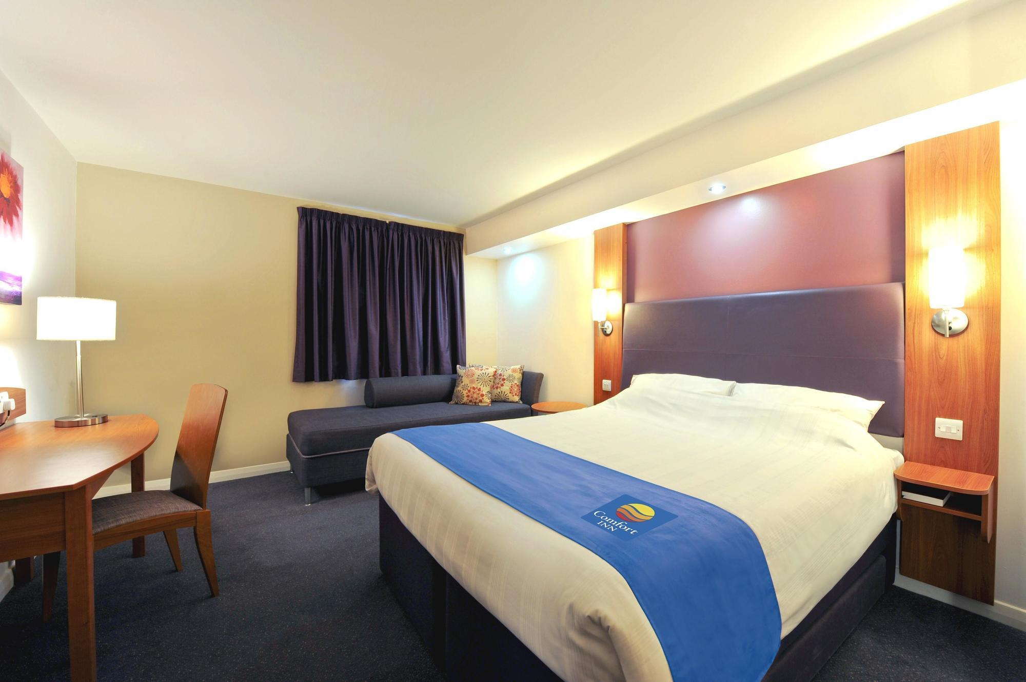 Comfort Inn Manchester North ميدلتون المظهر الخارجي الصورة