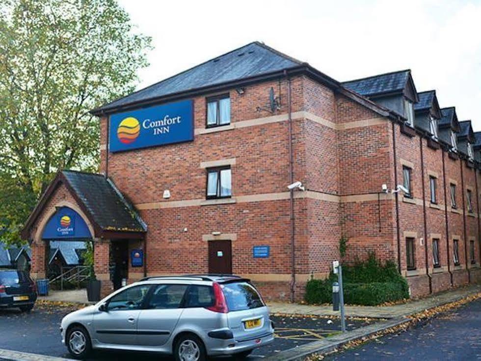 Comfort Inn Manchester North ميدلتون المظهر الخارجي الصورة