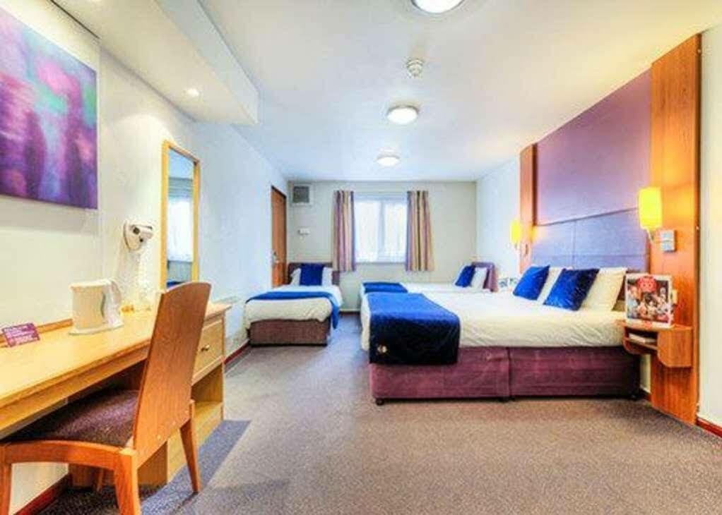 Comfort Inn Manchester North ميدلتون المظهر الخارجي الصورة