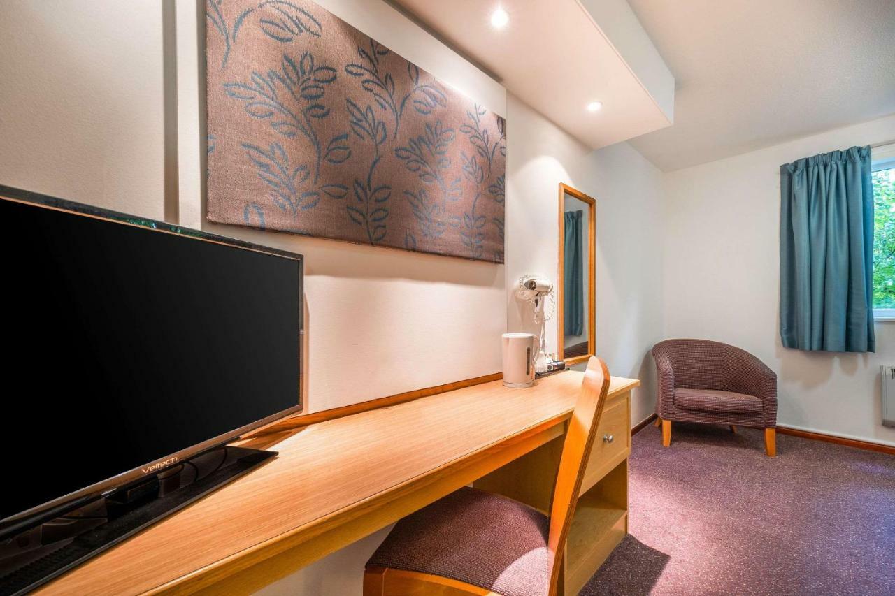 Comfort Inn Manchester North ميدلتون المظهر الخارجي الصورة