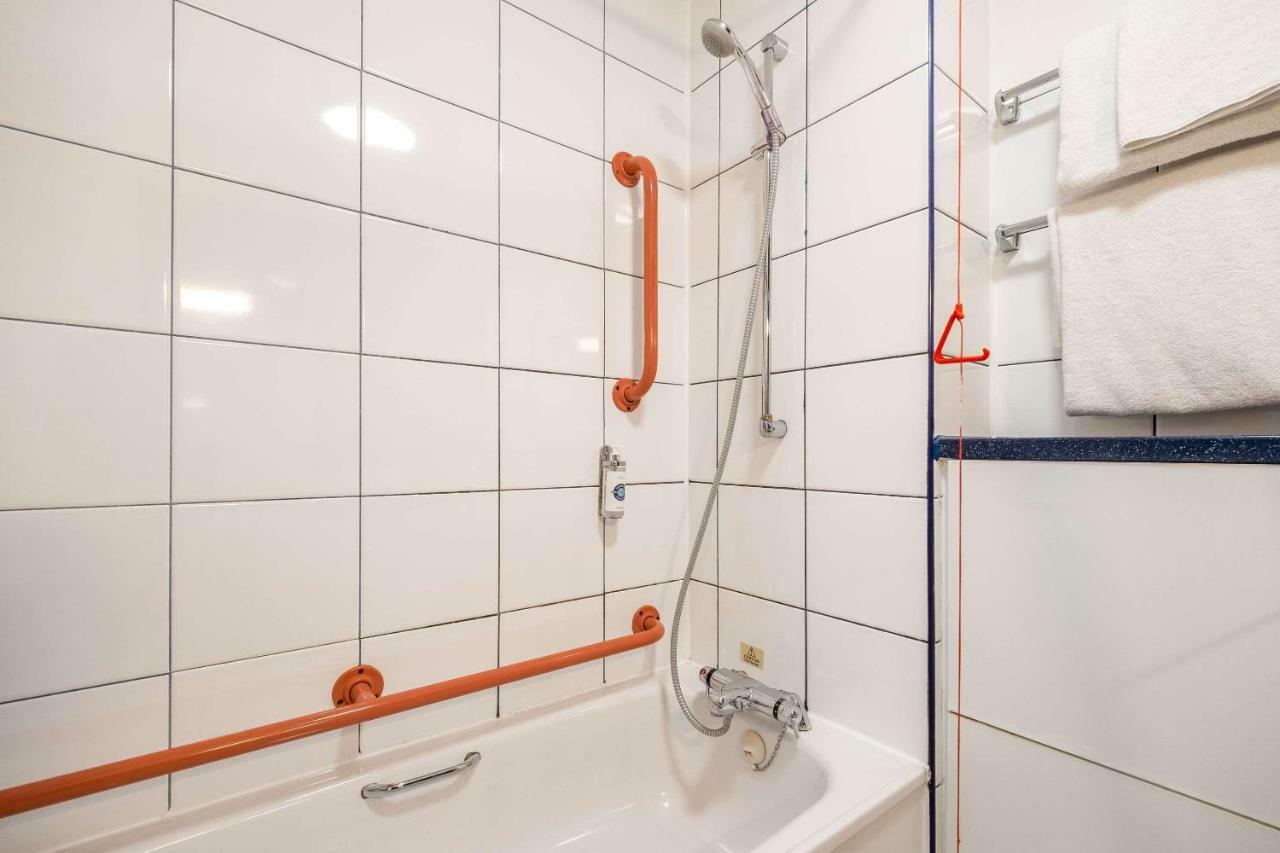 Comfort Inn Manchester North ميدلتون المظهر الخارجي الصورة