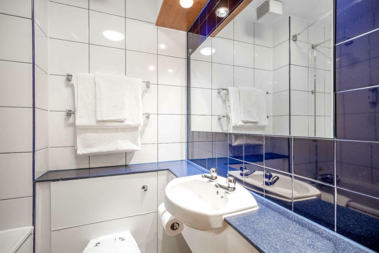 Comfort Inn Manchester North ميدلتون المظهر الخارجي الصورة