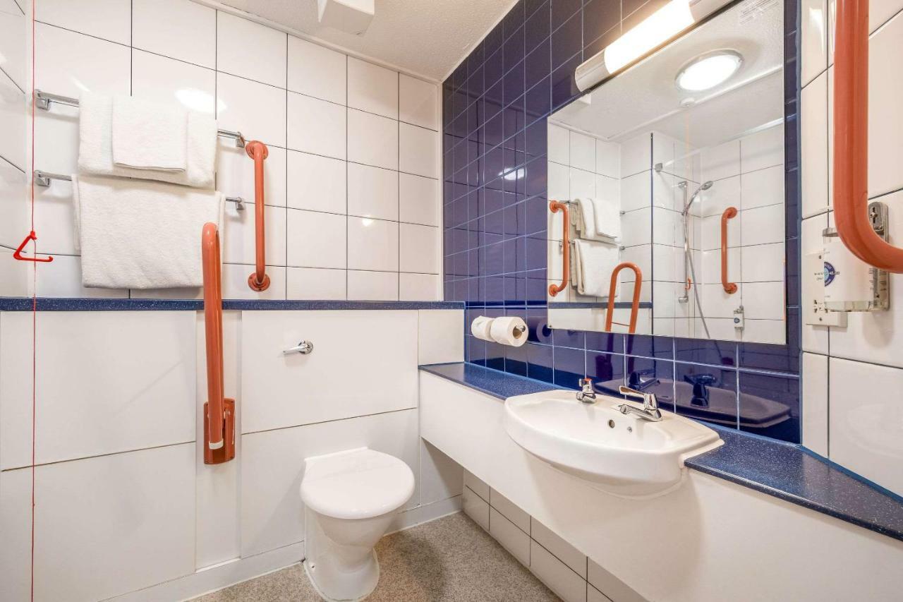 Comfort Inn Manchester North ميدلتون المظهر الخارجي الصورة